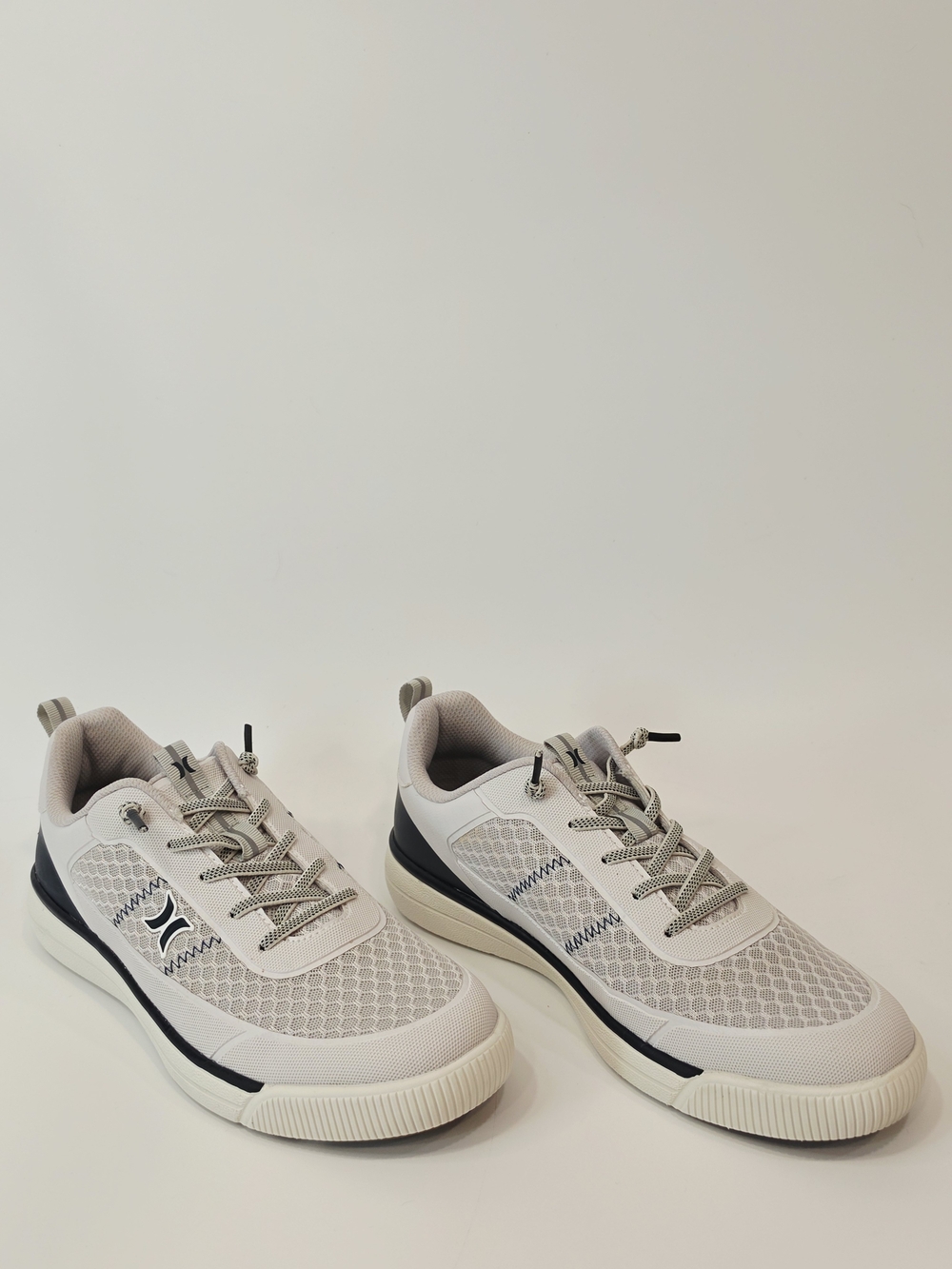 Hurley Men's Exter Mesh Sneakers in White and Navy Accents